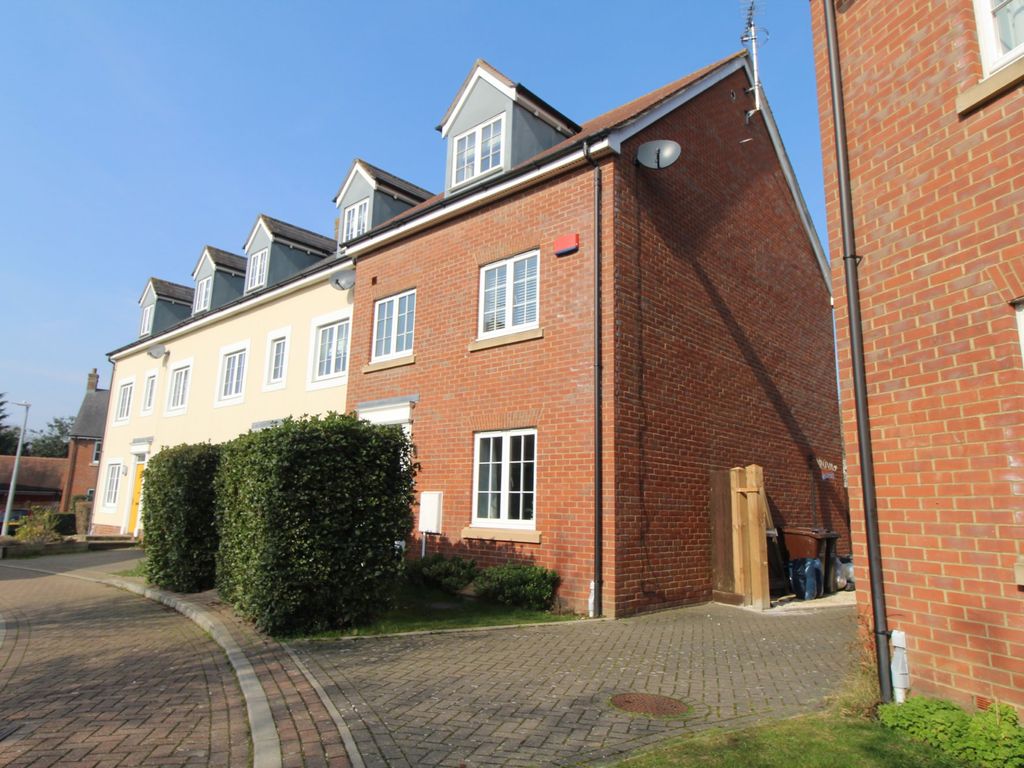 4 bed end terrace house to rent in Bolsin Drive, Colchester CO4 - Zoopla