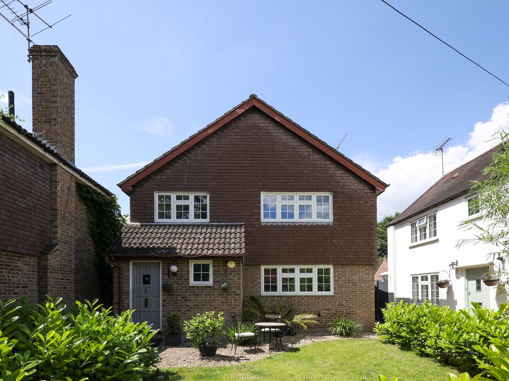 4 bed detached house for sale in Old Farm Road, Hampton TW12, £