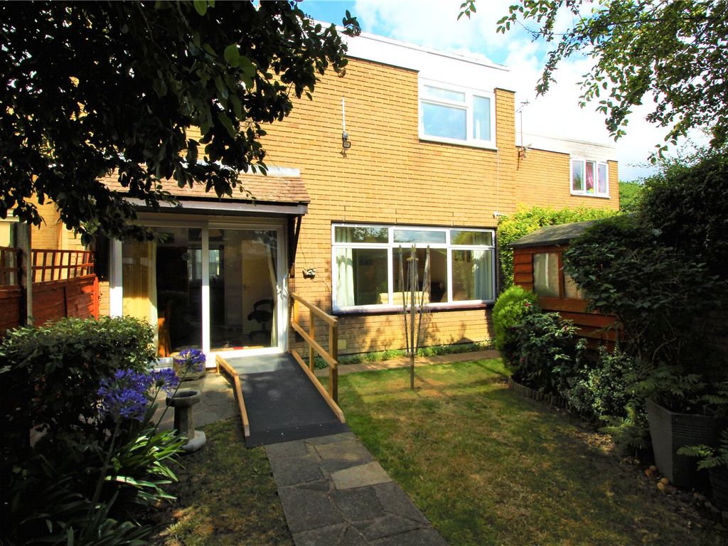 3 Bed End Terrace House For Sale In Caswell Close Farnborough