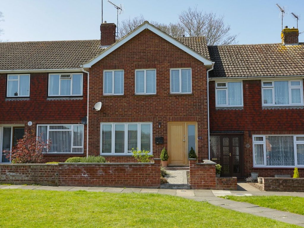 3 bed property for sale in St. Catherines Drive, Faversham ME13 Zoopla