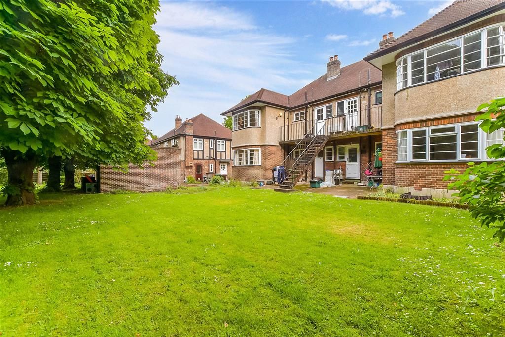 3 bed flat for sale in Grove Avenue, Sutton, Surrey SM1, £400,000 Zoopla