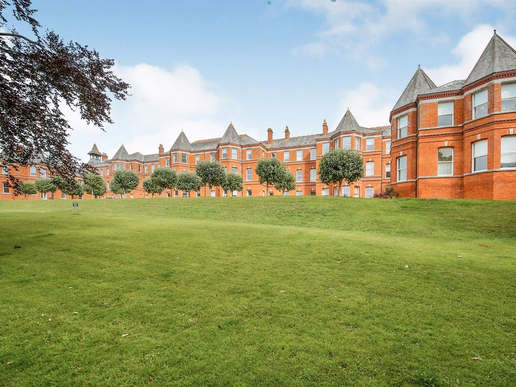 4 bed penthouse to rent in Sherren Avenue, Charlton Down, Dorchester