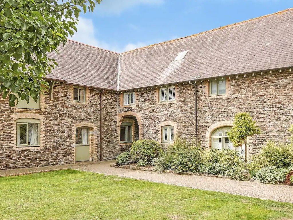 1 bed barn conversion for sale in Stoke Road, Noss Mayo, South Devon