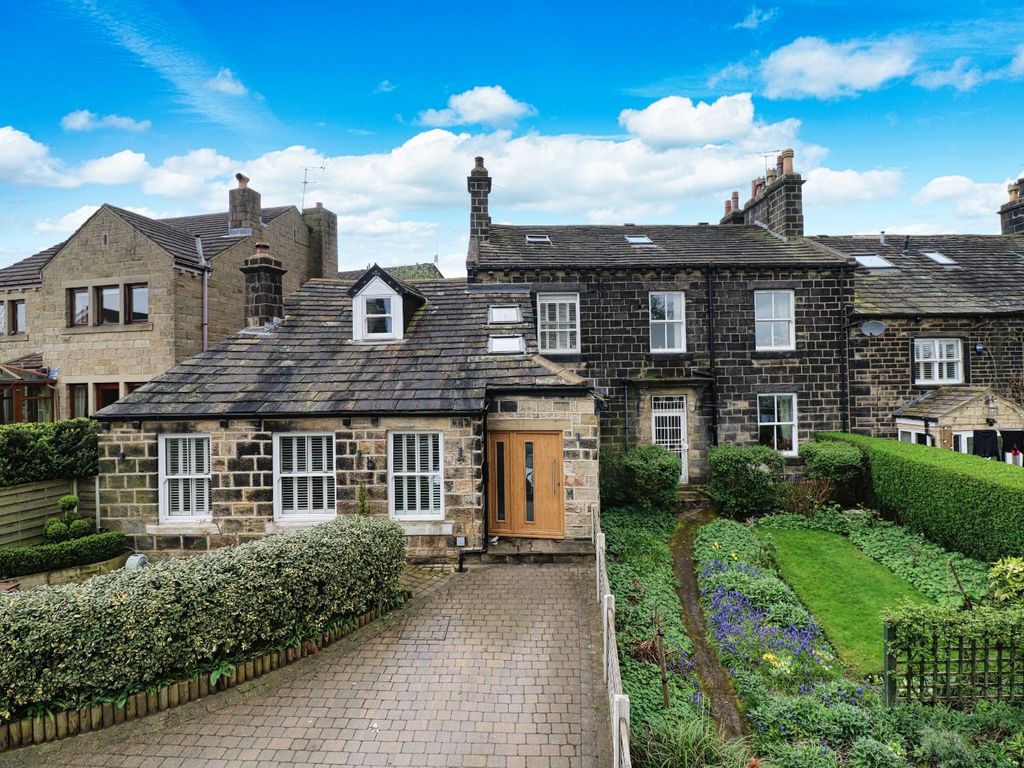 4 bed detached house for sale in North Broadgate Lane, Horsforth, Leeds