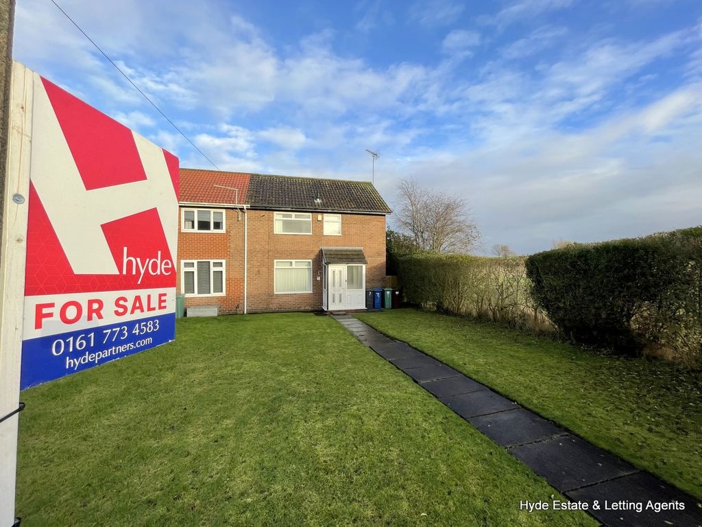 2 bed terraced house for sale in Wyre Close, Whitefield, Manchester M45