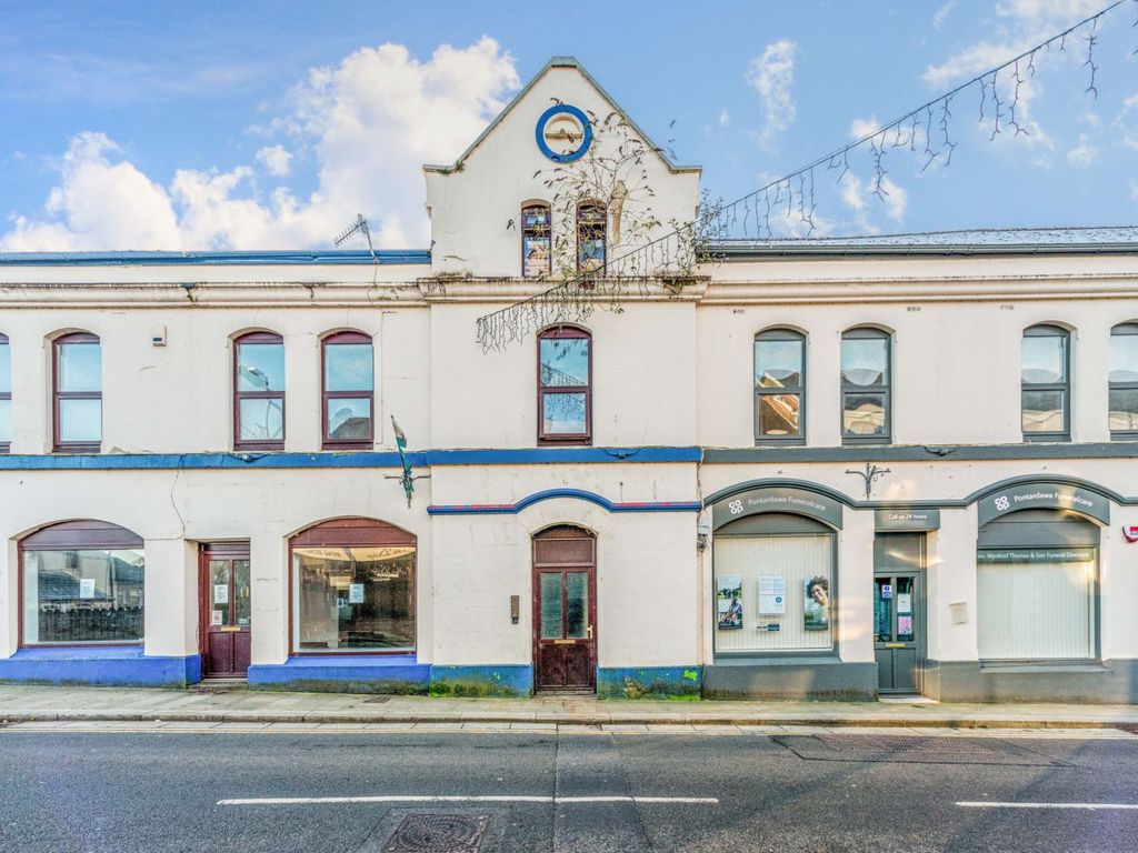 8 bed block of flats for sale in Herbert Street, Pontardawe SA8, £