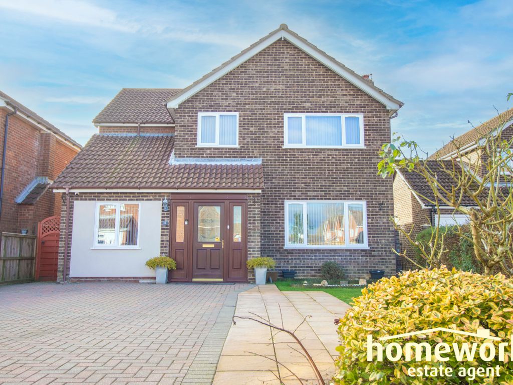 5 bed detached house for sale in Breton Close, Dereham NR19, £375,000