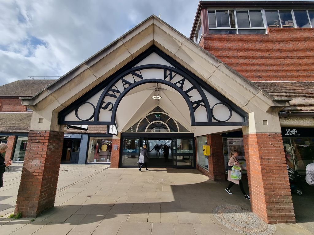 Retail premises to let in Swan Walk, Horsham RH12 Zoopla