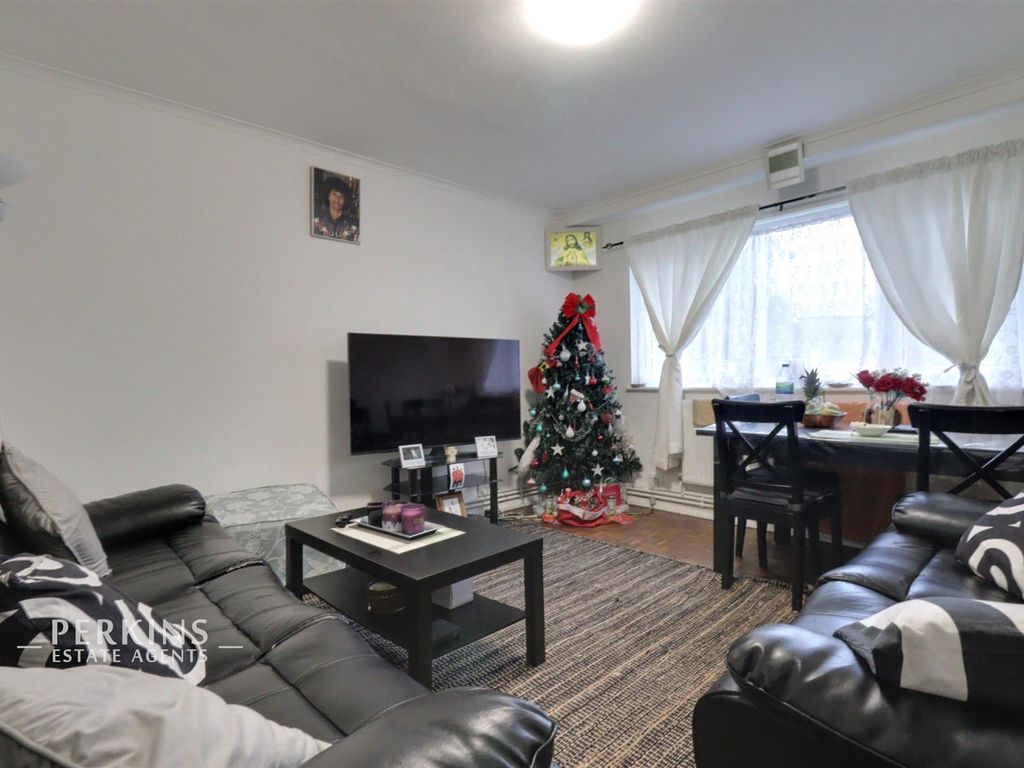 3 bed flat for sale in Byron Way, Northolt UB5, £350,000 Zoopla