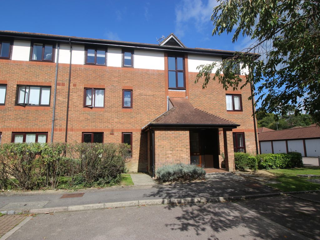 2 bed flat for sale in Copse Lane, Horley RH6 Zoopla