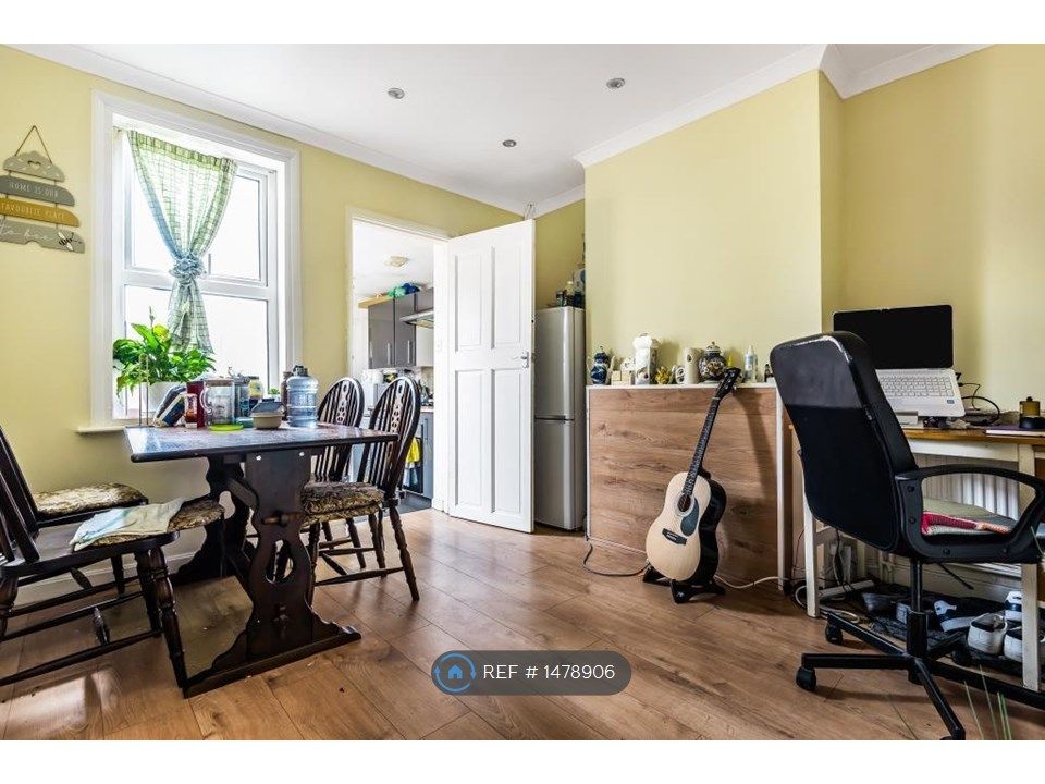 4 bed terraced house to rent in Cumberland Road, Reading RG1 Zoopla