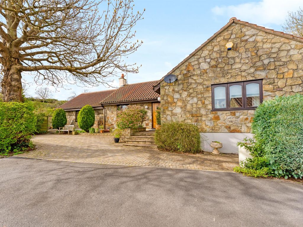 2 bed detached bungalow for sale in Highdale Avenue, Clevedon BS21, £