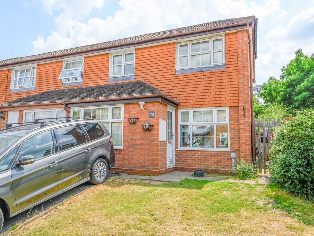 4 bed end terrace house for sale in Thorneycroft Close, WaltonOn