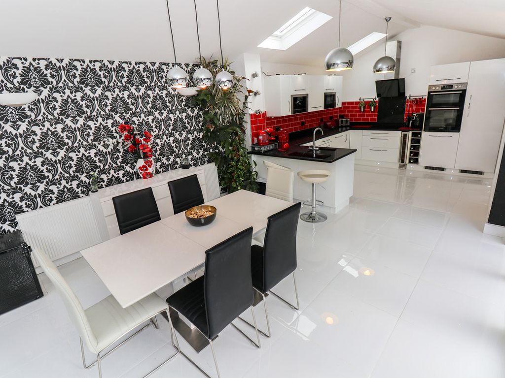 2 bed detached bungalow for sale in Long Street, Bulkington CV12 Zoopla