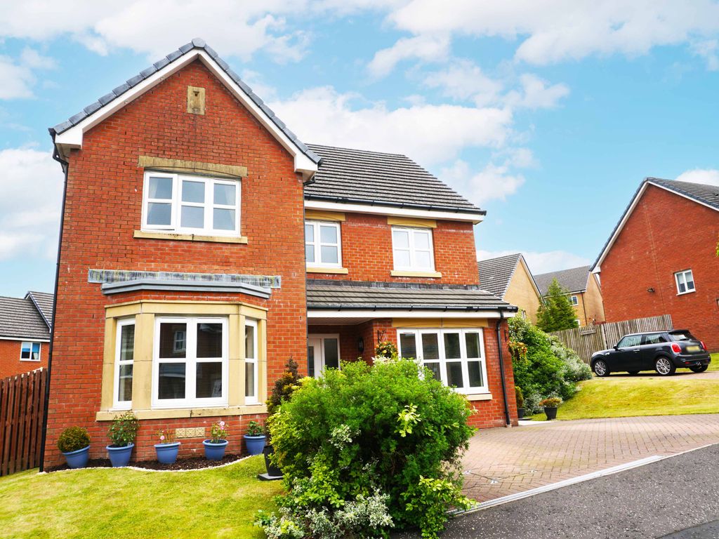 4 bed detached house for sale in Bloomingdale Drive, Lindsayfield, East