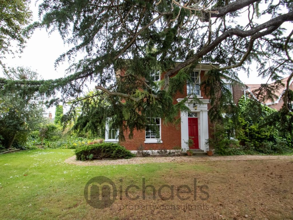 4 bed detached house to rent in Rectory Road, Colchester CO7, £1,700