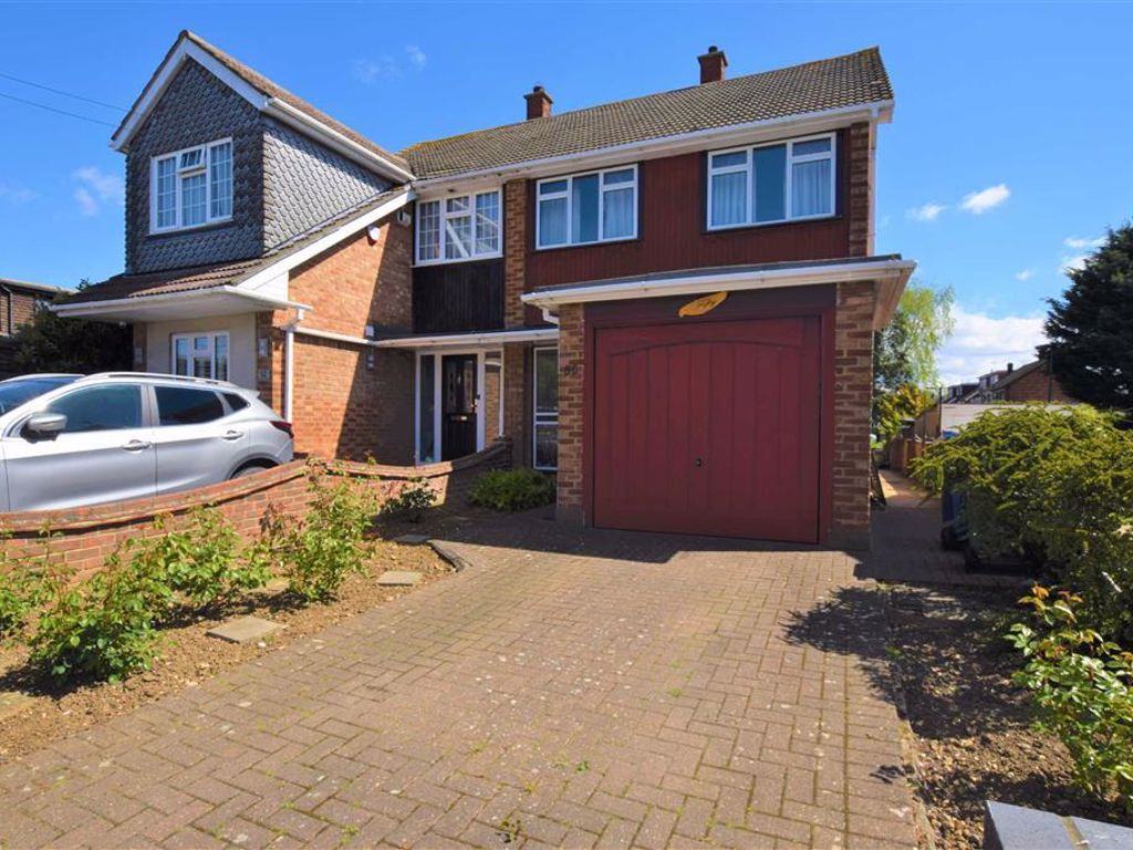 3 bed semidetached house for sale in Victoria Road, HorndonOnThe