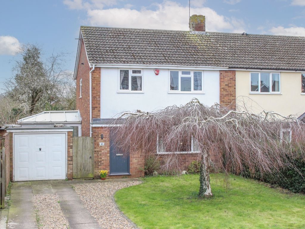 3 bed semidetached house for sale in Lammas Road, Cheddington LU7, £