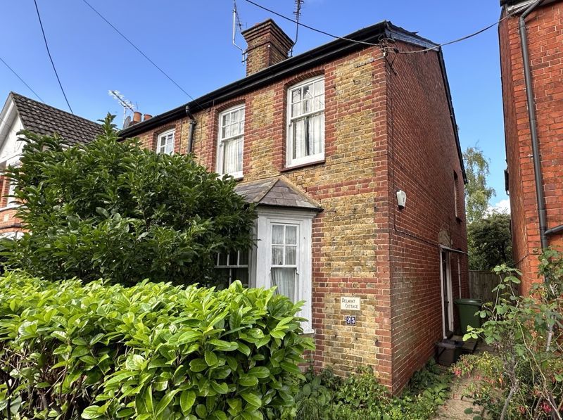 3 bed semidetached house for sale in Claremont Road, Marlow SL7, £