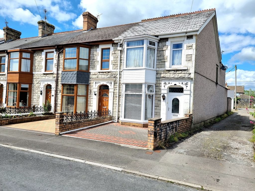 3 bed end terrace house for sale in Grove Road, Bridgend, Bridgend