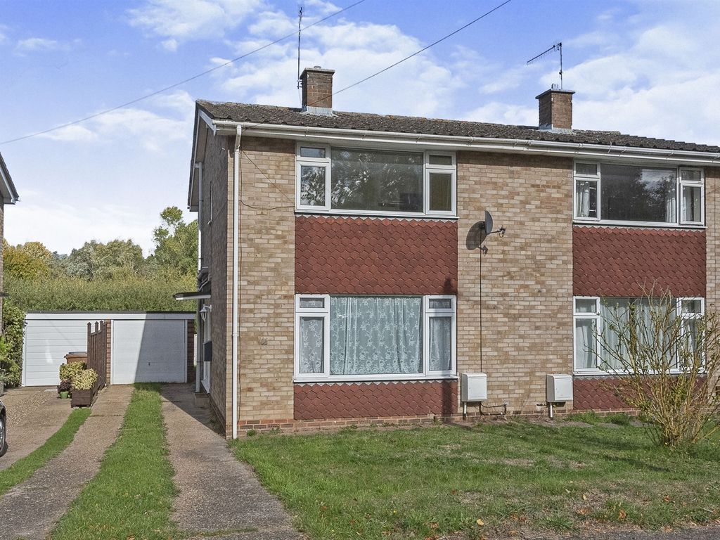 3 bed semidetached house for sale in Runnymede Green, Bury St. Edmunds