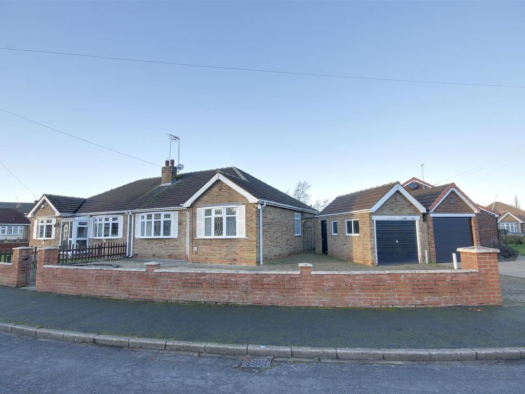 3 bed semidetached bungalow for sale in Barkworth Close, Anlaby, Hull