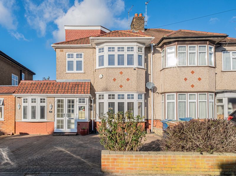5 bed semidetached house for sale in Norwood Drive, North Harrow