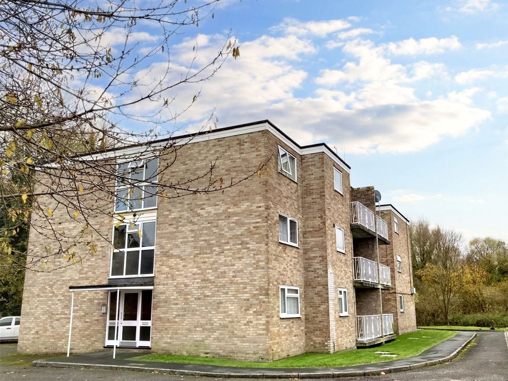 Studio for sale in London Road, Newbury, Berkshire RG14, £125,000 Zoopla