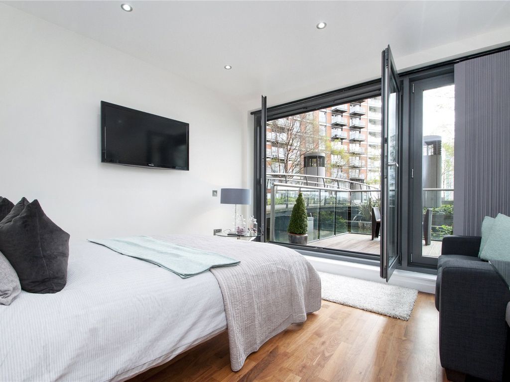 Fairmont Avenue, Canary Wharf, London E14  