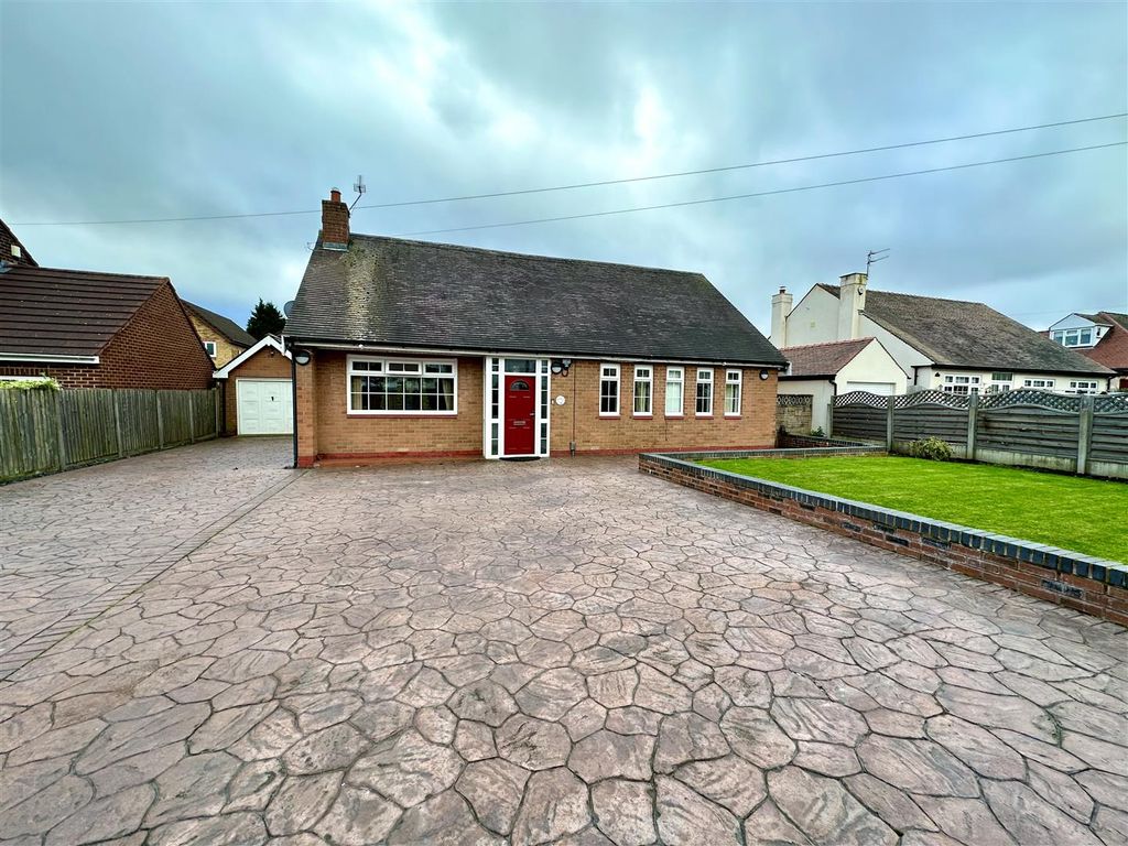 4 bed detached bungalow for sale in Tarbock Road, Huyton, Liverpool L36