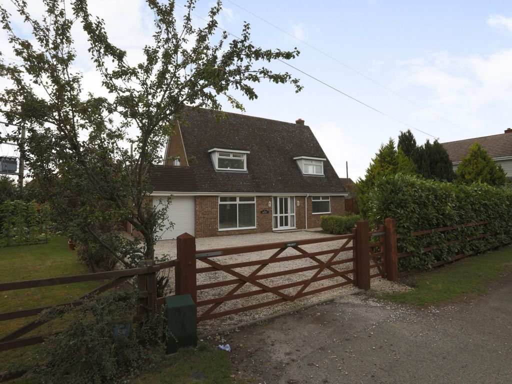 3 bed detached house for sale in Evesham Road, Norton, Evesham WR11