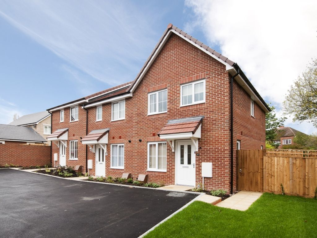 3 bed semidetached house to rent in Crouch Hill Road, Banbury OX16