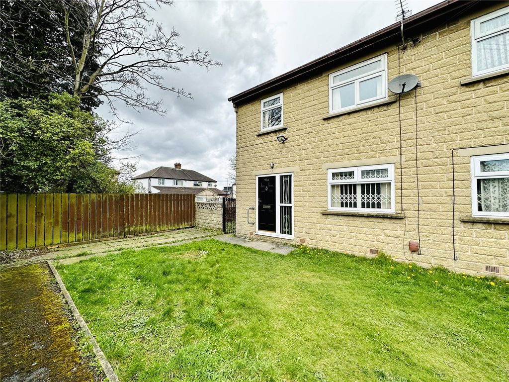 3 bed semidetached house to rent in Bromford Road, Bradford, West