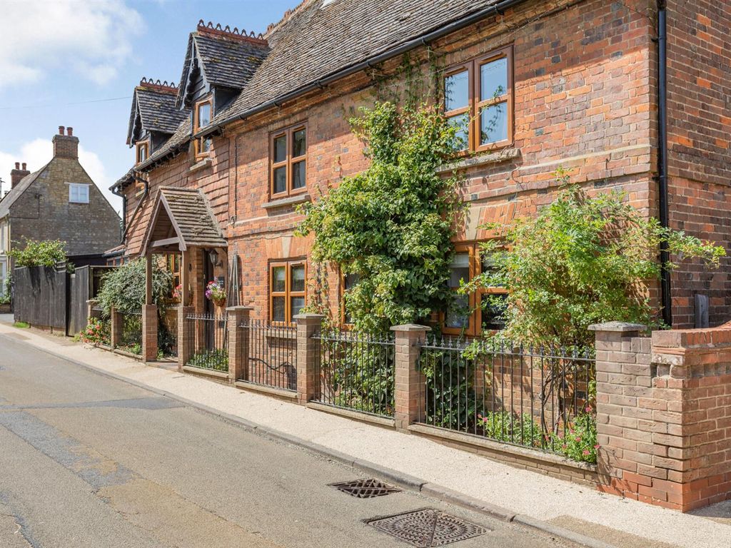 4 bed cottage for sale in High Street, Whittlebury, Towcester