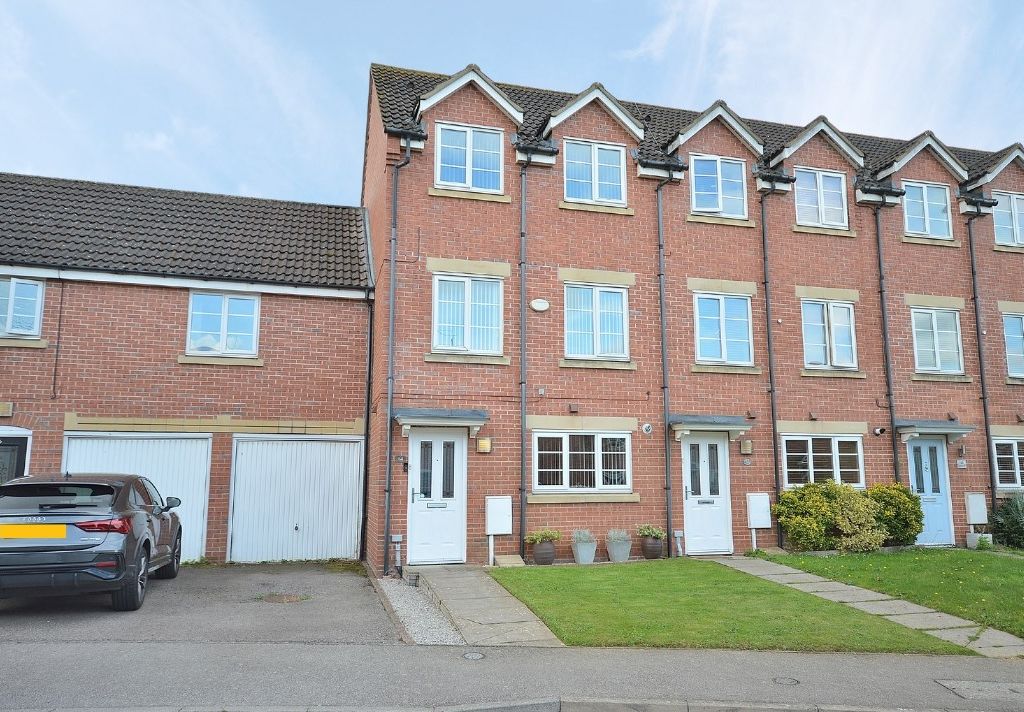 3 bed town house for sale in Badger Lane, Grange Park, Northampton NN4