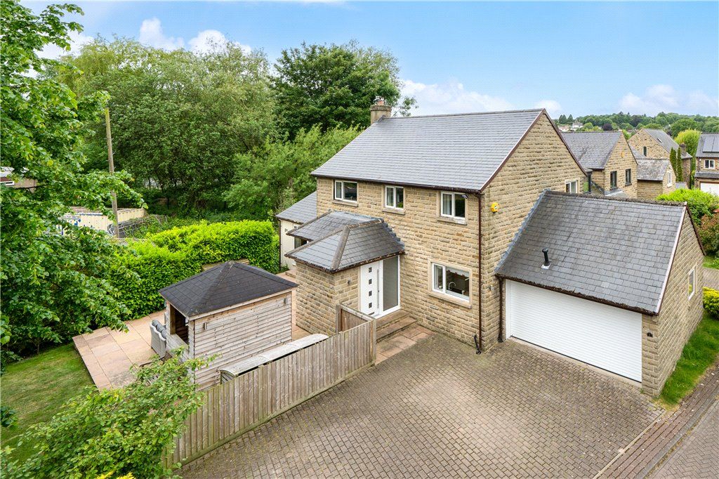 4 bed detached house for sale in Tranfield Gardens, Guiseley, Leeds