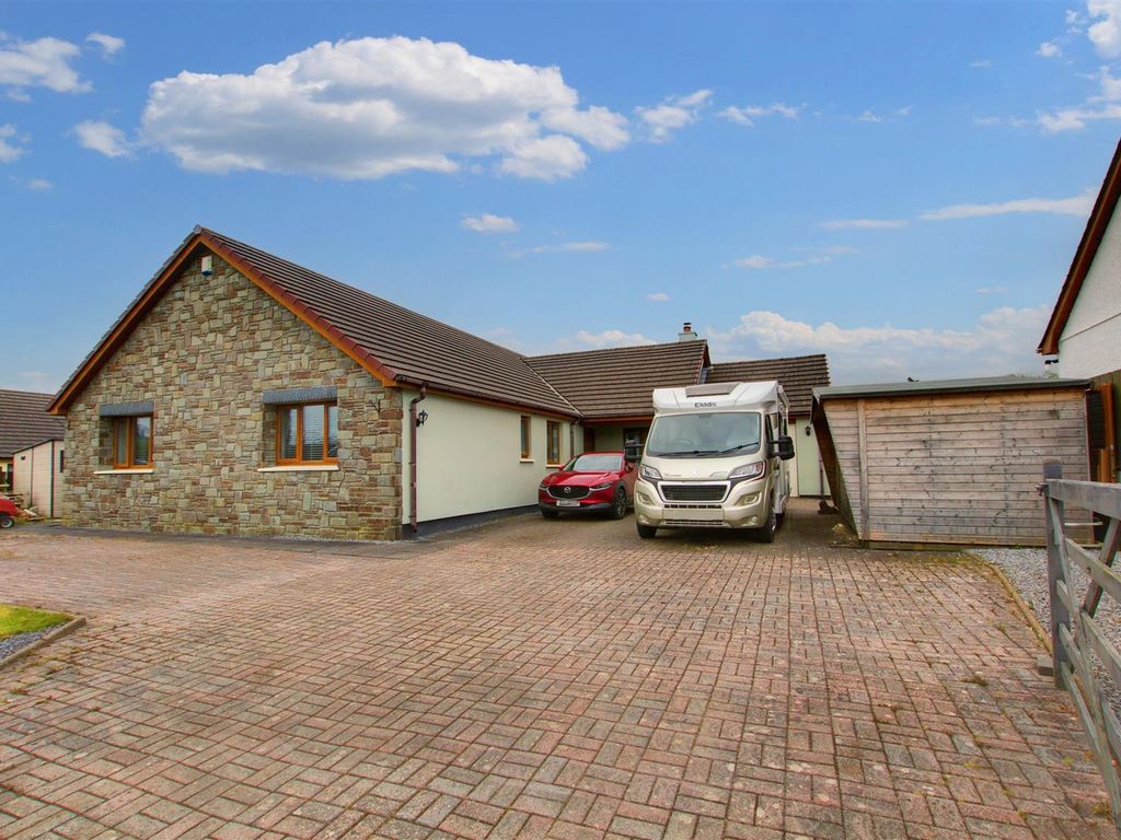 4 bed detached bungalow for sale in Saron Road, PentreCwrt, Llandysul