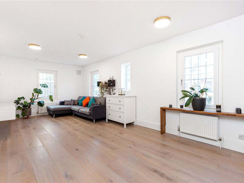 4 bed end terrace house to rent in Rumsey Mews, London N4, £3,800 pcm