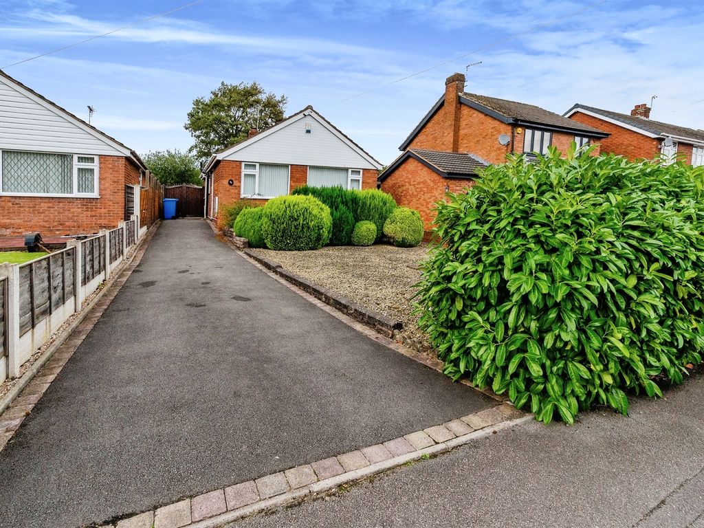 3 bed detached bungalow for sale in Littlewood Lane, Cheslyn Hay