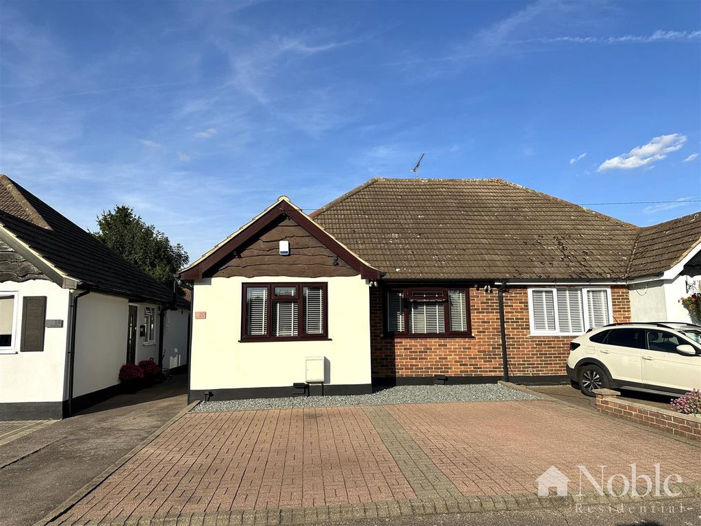 2 bed semidetached bungalow for sale in Crossby Close, Mountnessing