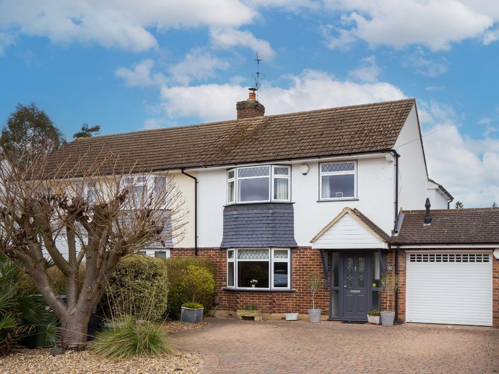 4 bed semidetached house for sale in Northdown Road, Chalfont St Peter