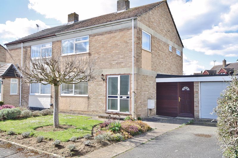 3 bed semidetached house for sale in Feilden Close, Ducklington