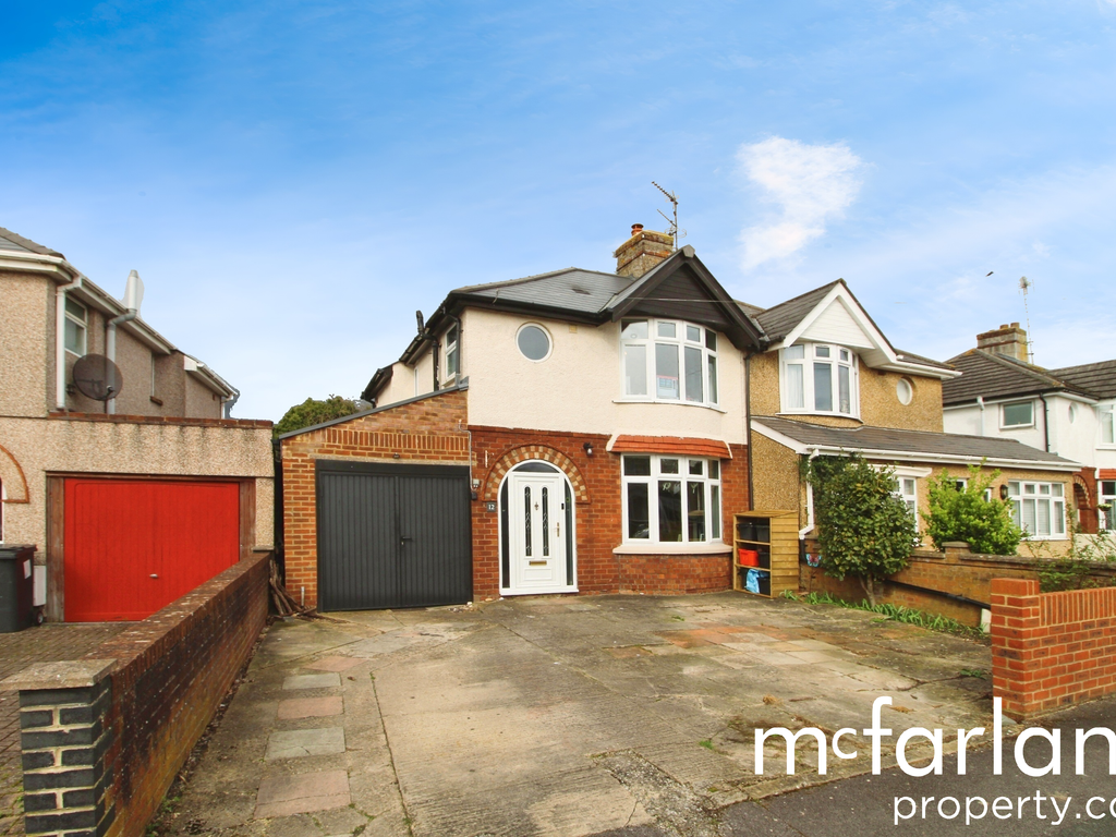 3 bed semidetached house for sale in Whitby Grove, Swindon SN2, £