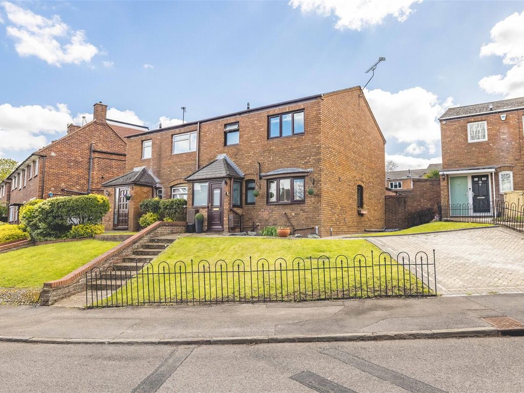 3 bed semidetached house for sale in Foster Avenue, Windsor SL4 Zoopla