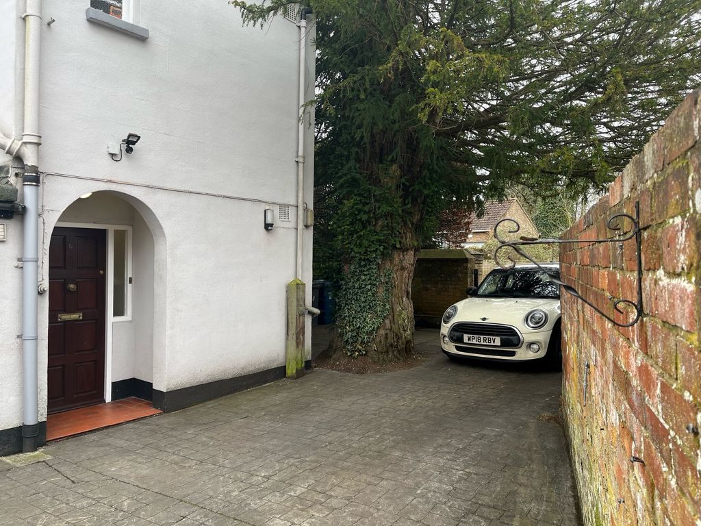 1 bed flat to rent in Upper Hale Road, Farnham GU9 Zoopla