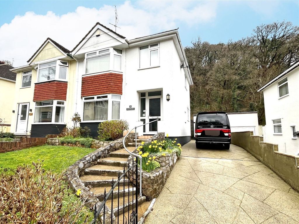 3 bed semidetached house for sale in Valley Road, Preston