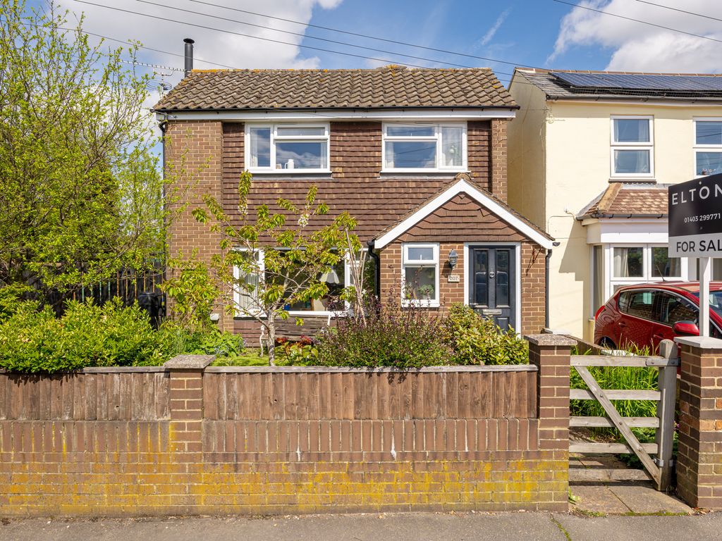 3 bed detached house for sale in Crawley Road, Horsham RH12, £450,000