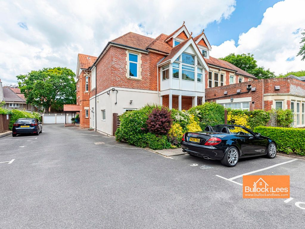 2 bed flat for sale in Cliff Road, Bournemouth BH5