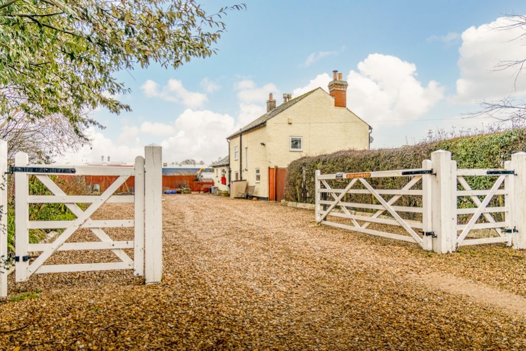 3 bed detached house for sale in Spalding Road, Pinchbeck, Spalding