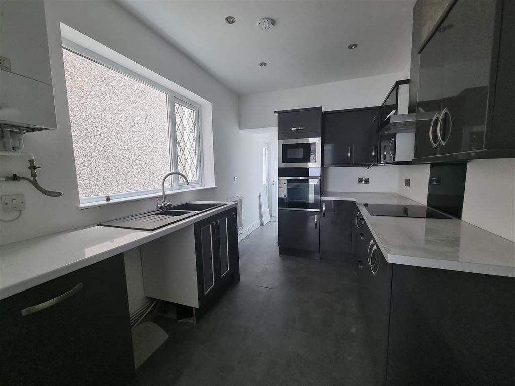 3 bed terraced house for sale in Llwynhendy Road, Llwynhendy, Llanelli